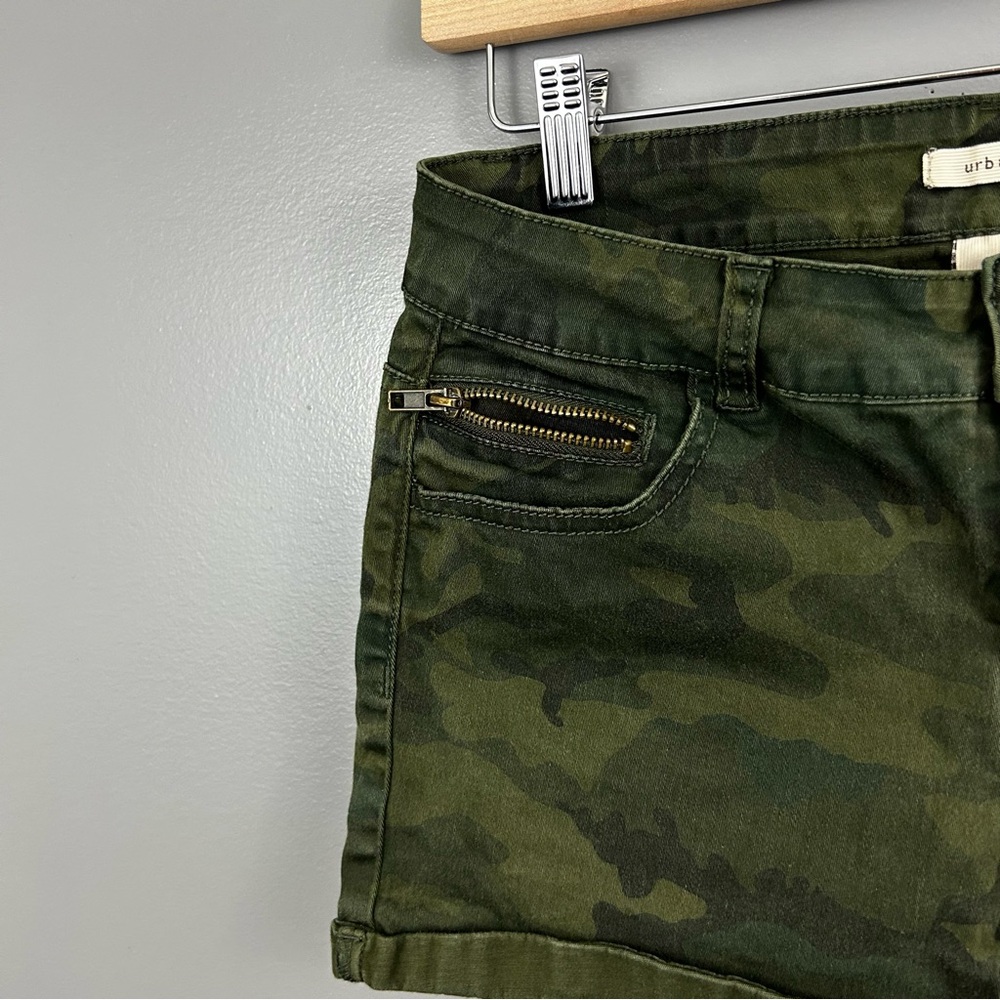 Urban Life Women's Camo Roll-Cuff Cargo Shorts - Olive Green - Picture 3 of 7